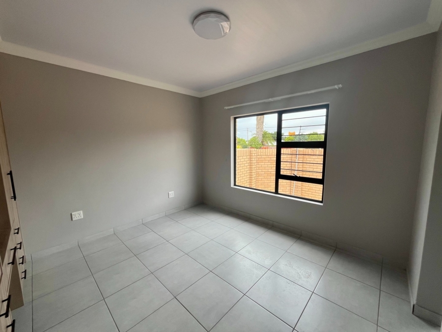 To Let 2 Bedroom Property for Rent in Flamwood North West